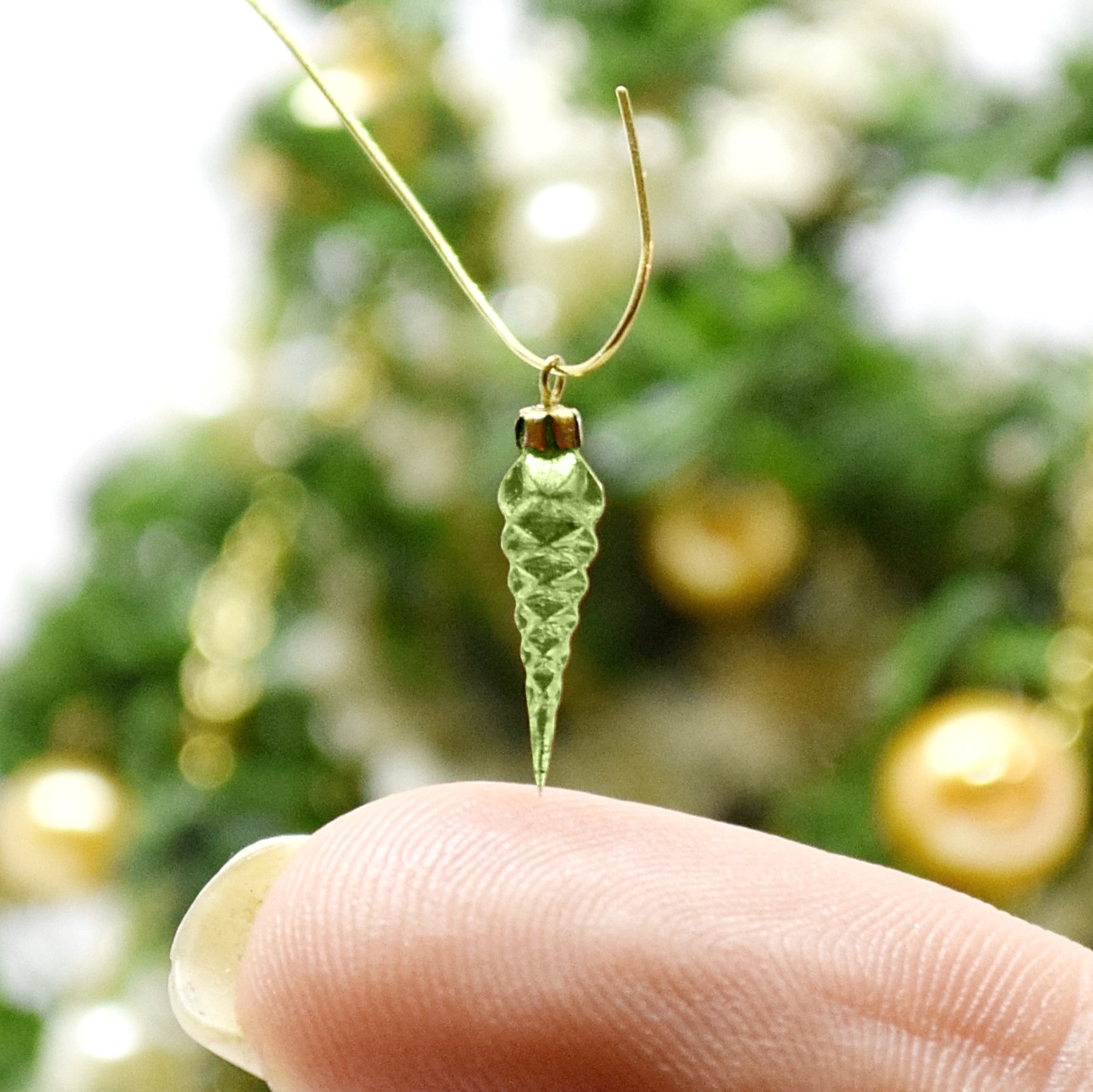 Xmas ornament. Painted. Icicle rhombus green.