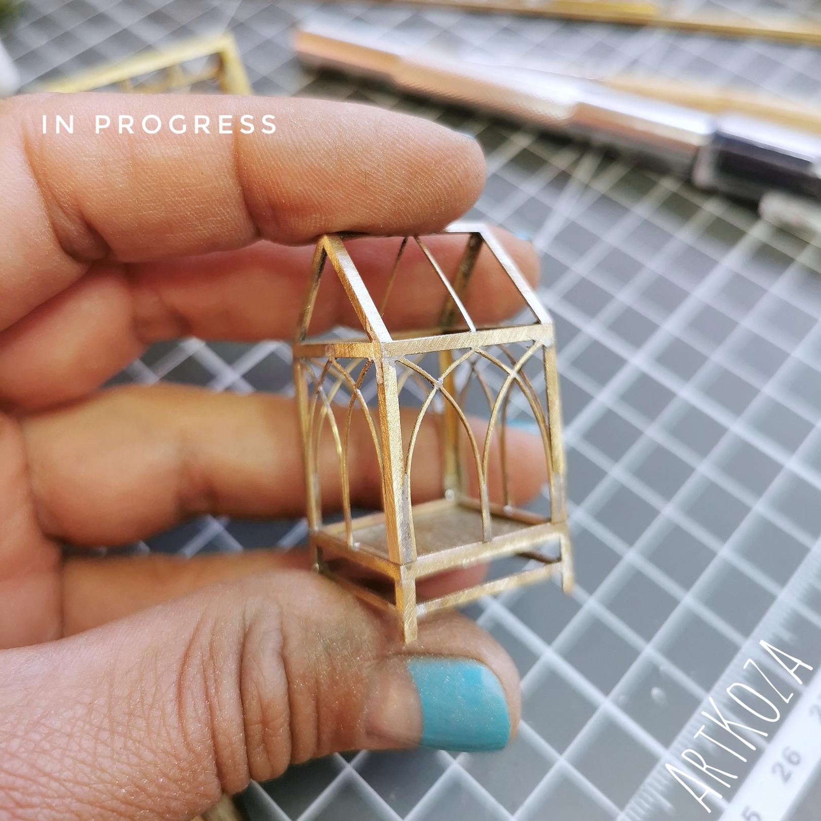 Classic medium brass greenhouse Classic medium brass greenhouse